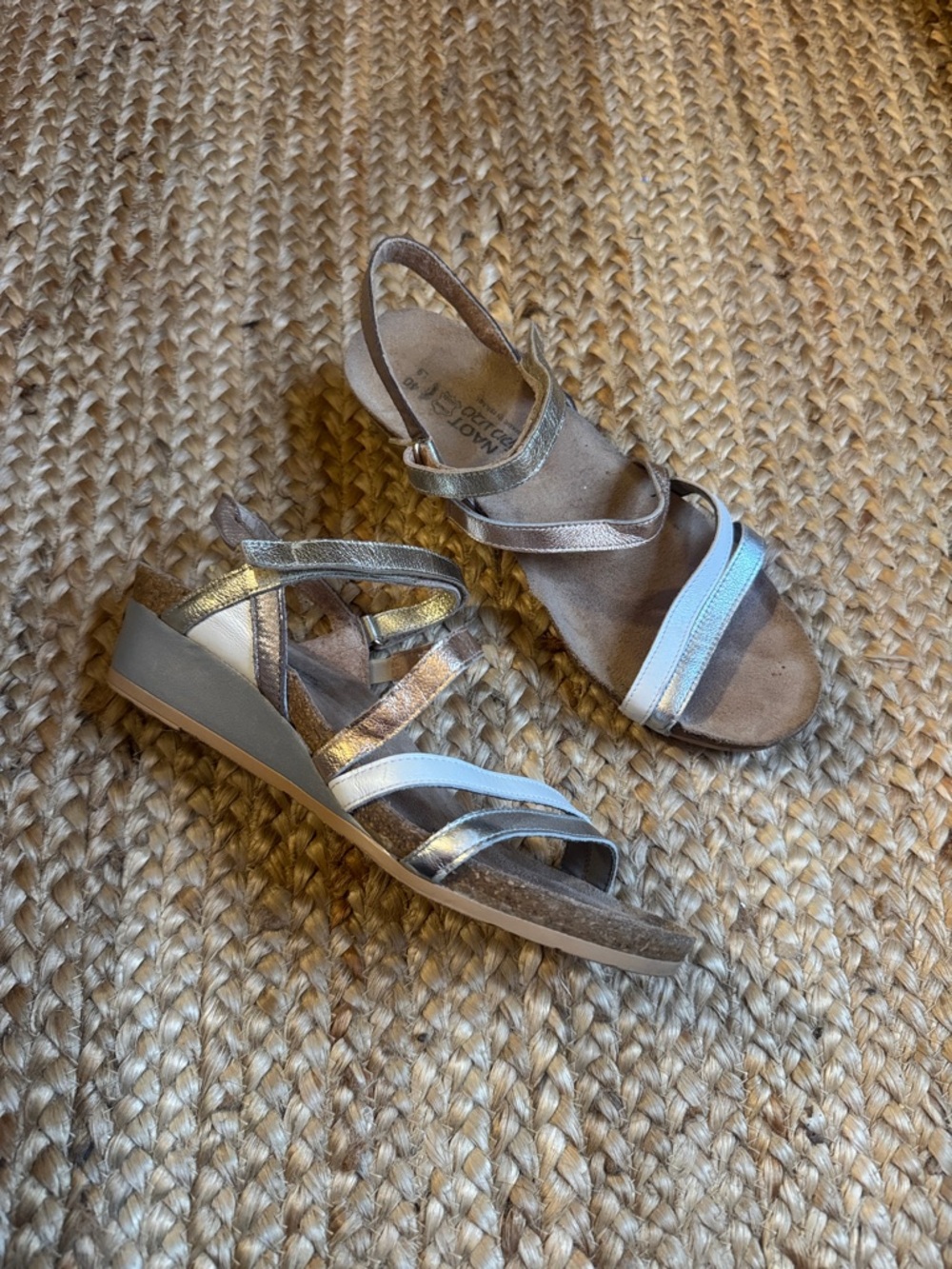 Naot 40 Hero Ladies 9 Strappy Mini Wedge Metallic Sandals Shoes